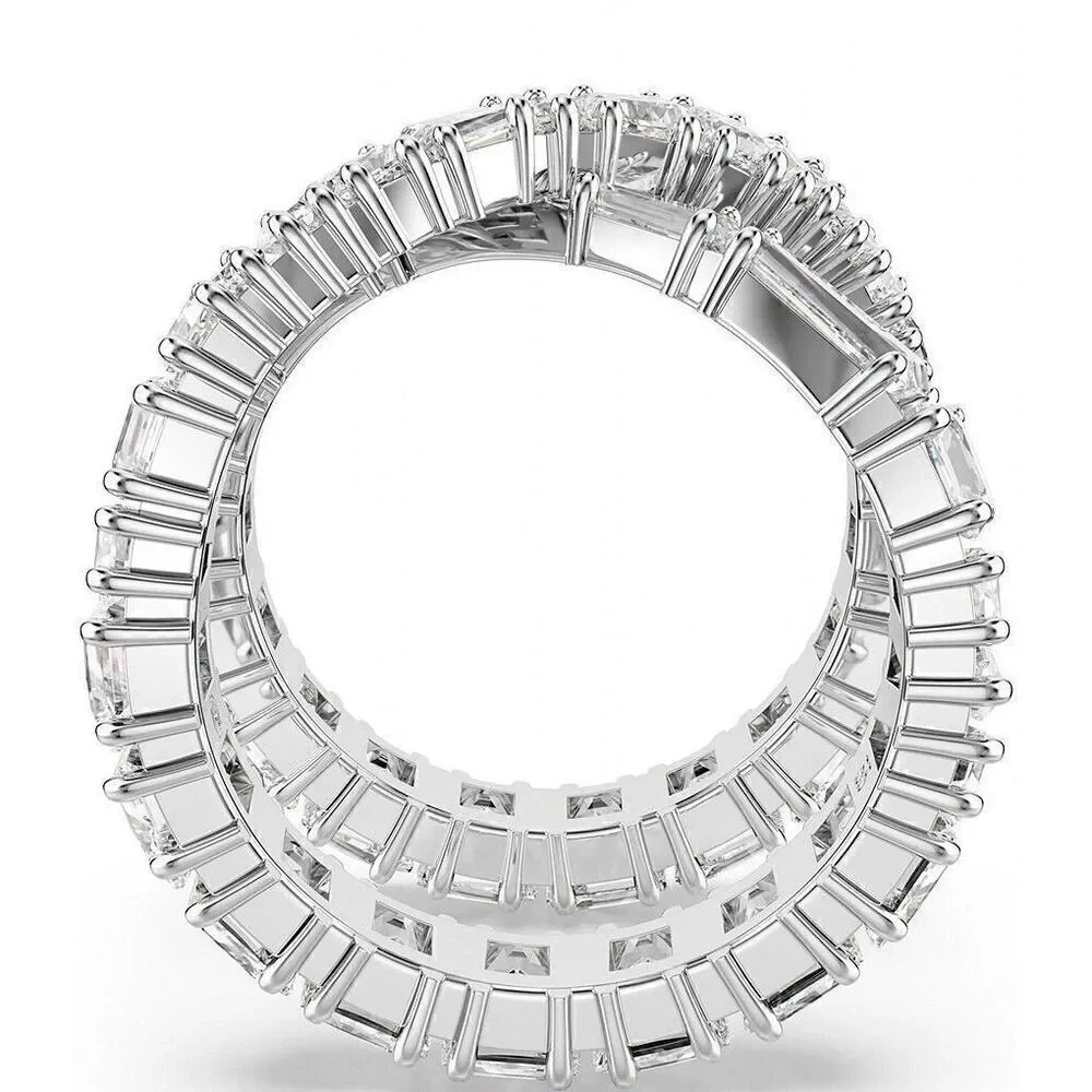 Swarovski Womens Fashion Square-Cut Hyperbola Cubic Zirconia Gem Twisted Ring